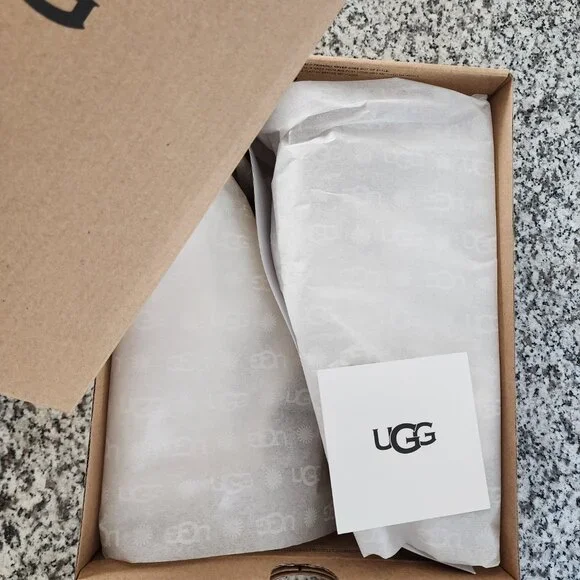 UGG Libu Lite White Sneakers โ Light, Sporty & Summer-Ready ๐โ๏ธ (#547) - Picture 5 of 11
